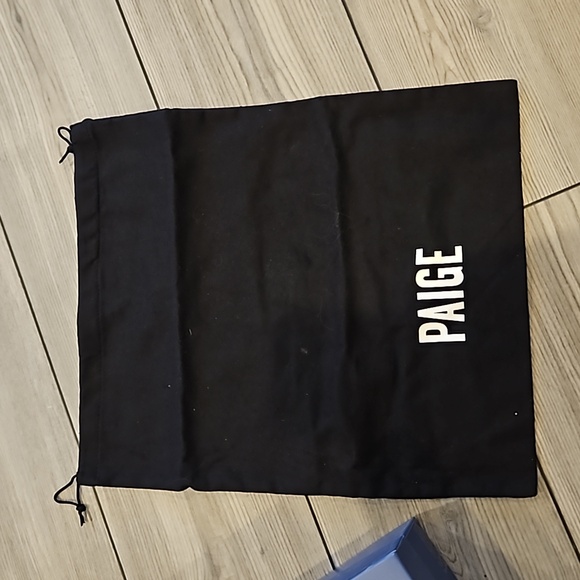 NIB.  PAIGE Dakota slide sandal in black leather - Picture 7 of 7